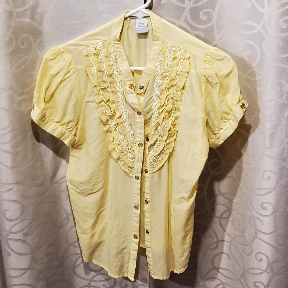 Radiant in Light Yellow Short Sleeve Blouse dELiA*s L